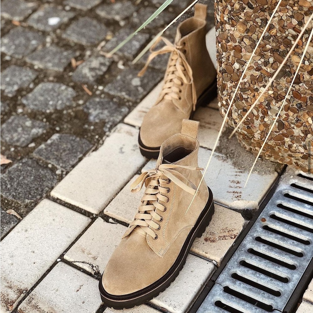 Like new leather boots